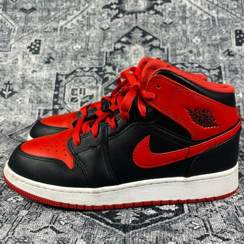 Nike‎ Air Jordan 1 Mid reverse bred size 7Y